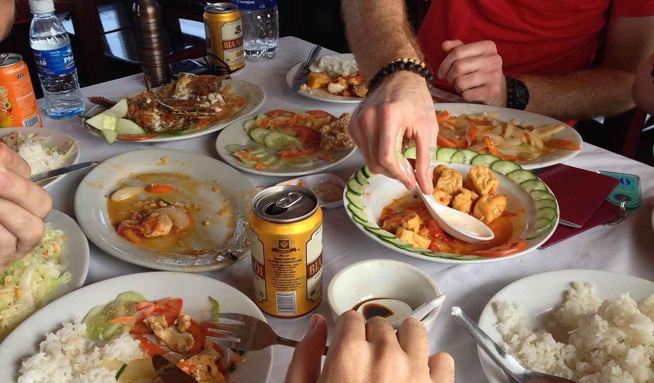 People eating food and drinking water as part of the characteristics of living things.