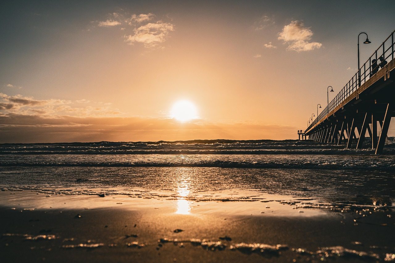 Opposites for kids showing morning and evening for first graders.